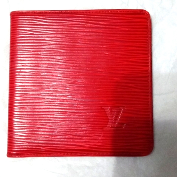 A Louis Vuitton wallet - Picture 1 of 8